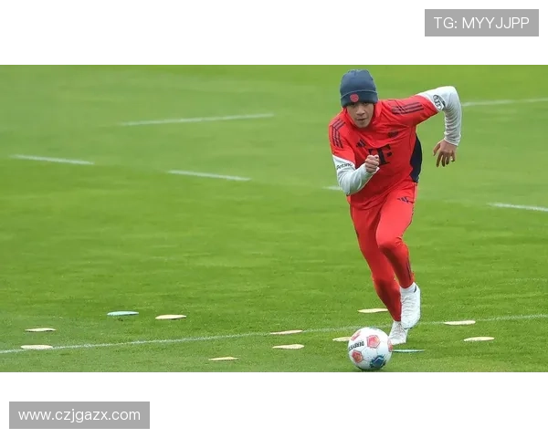 拜仁发布穆西亚拉康复训练照片展现积极恢复状态